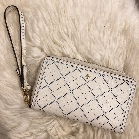 Tory Burch Robinson Crosshatch Smartphone - Picture 2 of 8